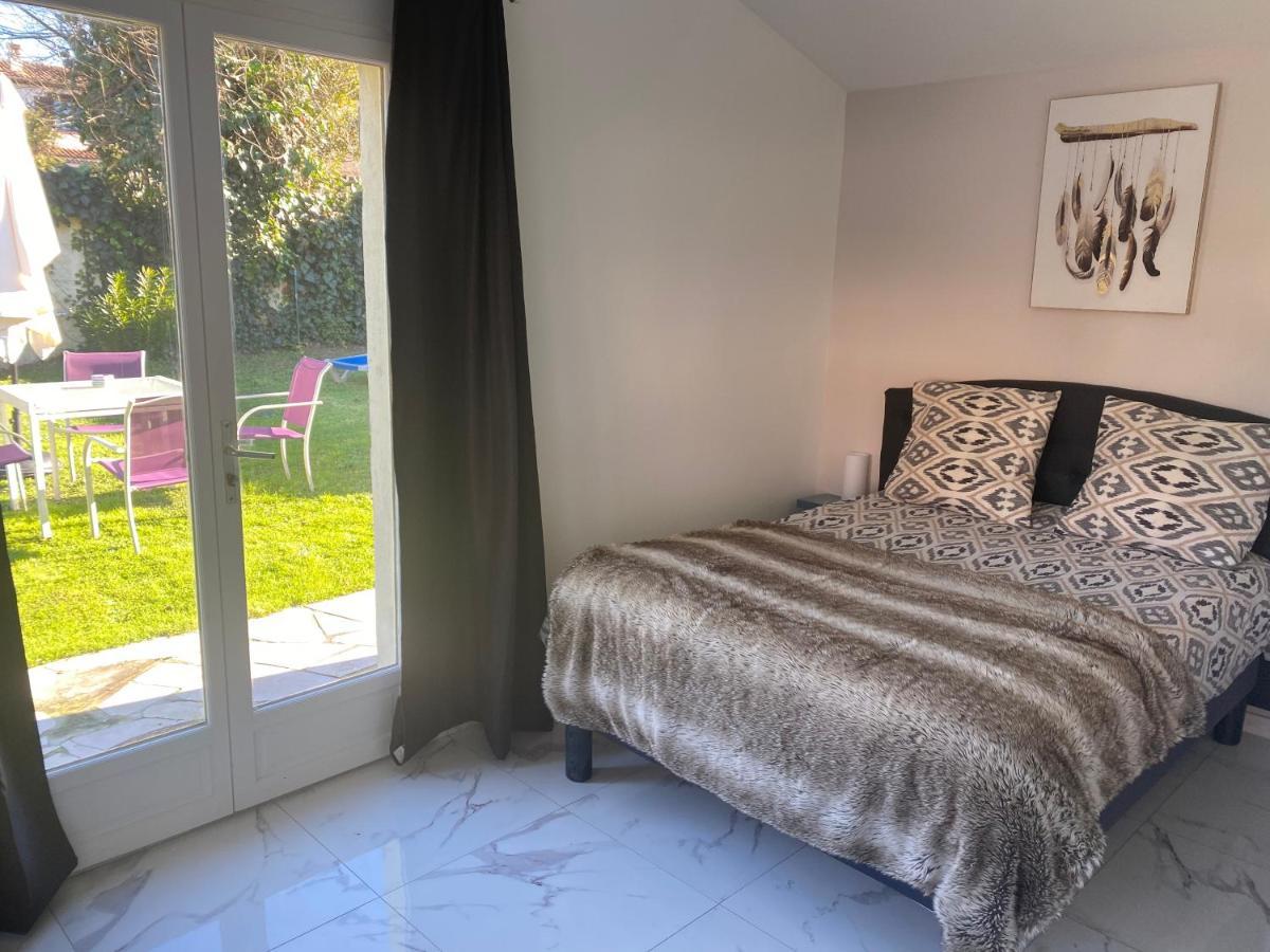 Studio climatisé avec piscine et jardin Villeneuve-Loubet Extérieur photo