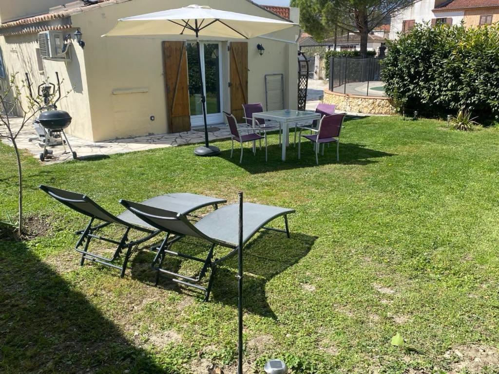 Studio climatisé avec piscine et jardin Villeneuve-Loubet Extérieur photo